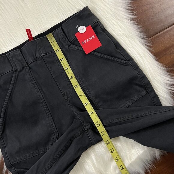 Spanx Size Petite Medium Washed Black Stretch Twill Ankle Cargo Pants - Picture 4 of 9